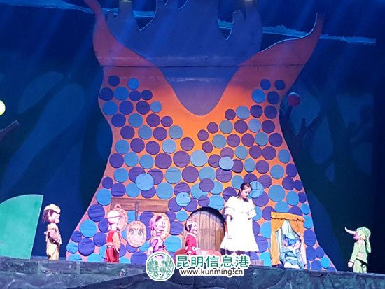 盘龙区举行弘扬中华传统美德·传承好家风好家训公益演出活动