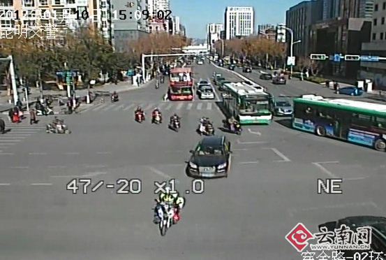 幼童,春城骑警,护送 幼童,春城骑警,护送