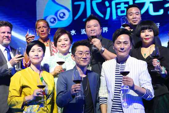 发布会现场,情歌王子张信哲、金牌作词人方文山、金牌唱作人金志文惊喜现身。 发布会现场,情歌王子张信哲、金牌作词人方文山、金牌唱作人金志文惊喜现身。