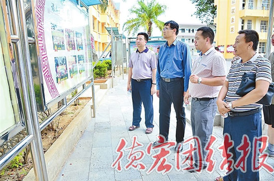 云南省文明城市创建督查组一行赴瑞丽督查相关工作。