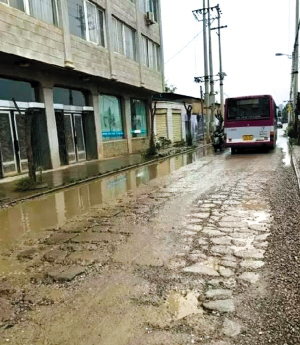 西山区近华浦路白马段、五家堆庾园路等路段修复一新