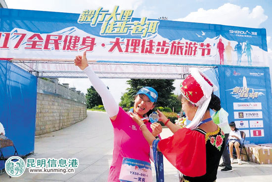 大理独特的城市魅力令参赛选手兴奋不已