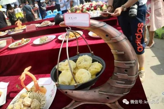 2017铜都开花洋芋节开幕 一个洋芋拍出5000元