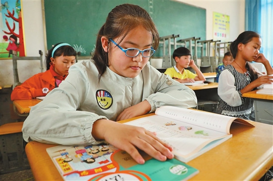 全省新华书店确保新教材“课前到书 人手一册” 全省新华书店确保新教材“课前到书 人手一册”