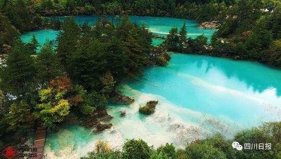 九寨沟震后首个秋:还是记忆中的童话世界