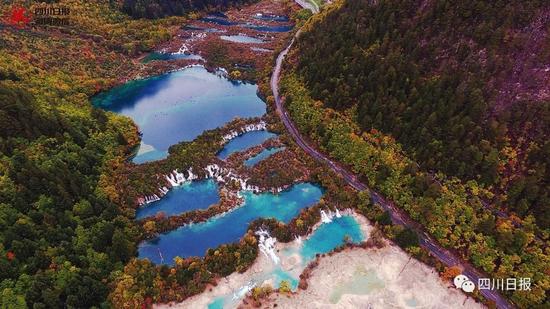 九寨沟震后首个秋:还是记忆中的童话世界