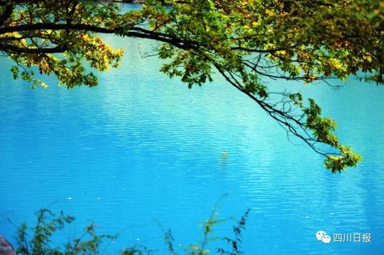 九寨沟震后首个秋:还是记忆中的童话世界