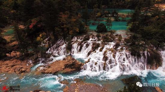 九寨沟震后首个秋:还是记忆中的童话世界