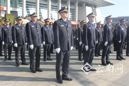 昆明城管全面换装 8位数胸号利于市民监督