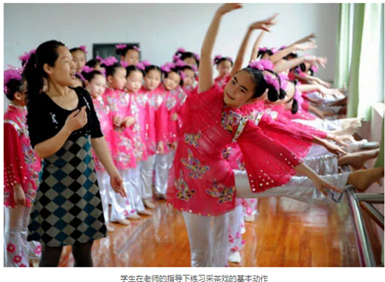 高雅艺术接地气下神坛 赣南采茶戏保护传承的生动实践 高雅艺术接地气下神坛 赣南采茶戏保护传承的生动实践