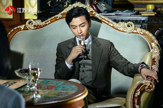 《红蔷薇》陈晓西装革履凹出最帅造型 《红蔷薇》陈晓西装革履凹出最帅造型