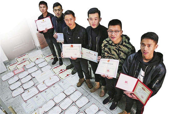 云艺有个“学霸宿舍” 3年获奖近百份奖金近18万元