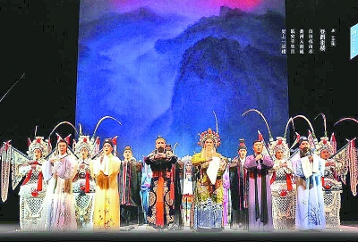 黄梅戏《唐诗宋词》演出现场。安徽省黄梅戏剧院供图 黄梅戏《唐诗宋词》演出现场。安徽省黄梅戏剧院供图