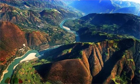 怒江首条旅游公路通车 去高黎贡山看滇金丝猴