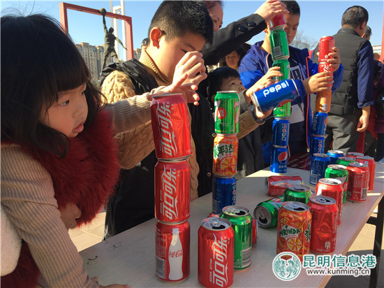 官渡区新亚洲体育城社区举行游园活动 老少欢聚乐开怀 官渡区新亚洲体育城社区举行游园活动 老少欢聚乐开怀