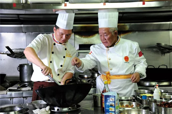 入滇记丨蒋彪，推广滇菜文化的艺术家！