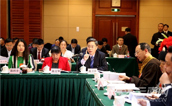 【聚焦全国两会】云南代表团全体会议讨论全团议案建议