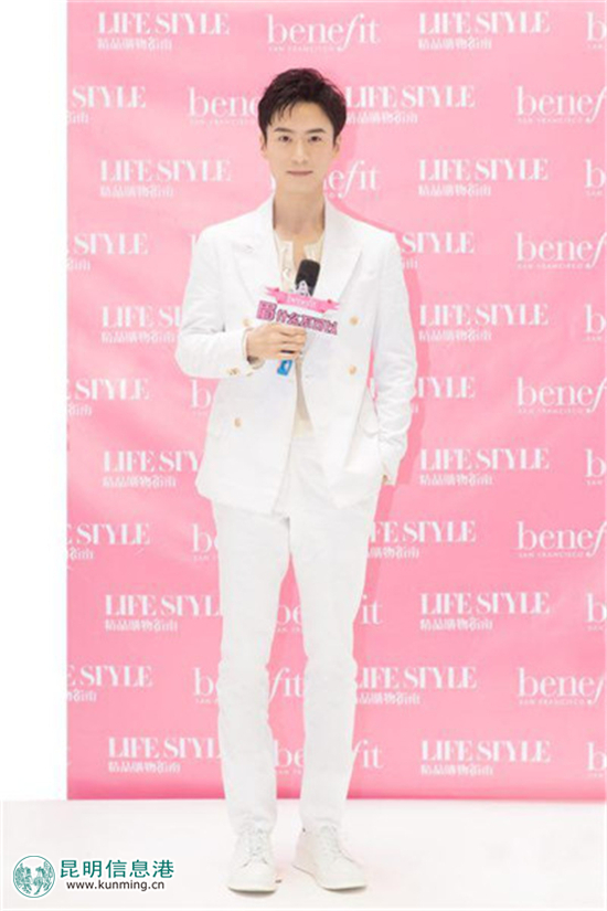 贝玲妃携手演技小生茅子俊 “眉什么不可以”火爆昆明 贝玲妃携手演技小生茅子俊 “眉什么不可以”火爆昆明