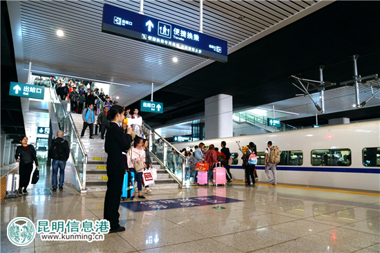 云南铁路7日迎返程客流高峰 预计发送旅客23万人次