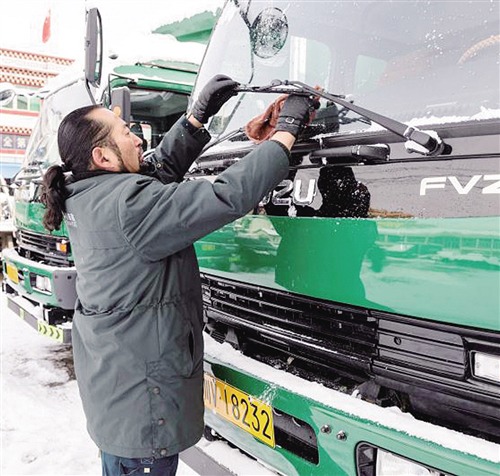 [中国梦实践者]四川甘孜其美多吉：雪线邮路，百万公里云和月