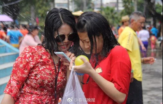 老板 我要请假去德宏过泼水节