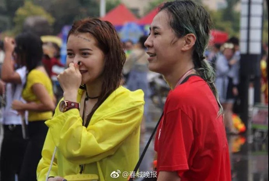 老板 我要请假去德宏过泼水节