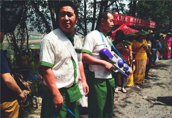一个在傣族村寨长大的汉族人侃侃泼水节 一个在傣族村寨长大的汉族人侃侃泼水节