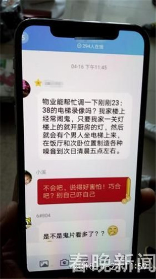 两只狗狗被关在阳台长期无人管！邻居目睹“狗吃屎”忍无可忍