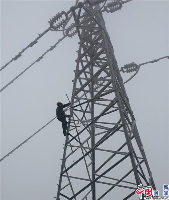 【新春走基层】曲靖线路工人一线抗冰保电