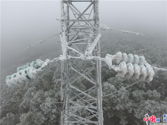 【新春走基层】曲靖线路工人一线抗冰保电