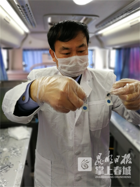 现场免费检测蔬菜水果 食品检测工作“搬”到老百姓身边 现场免费检测蔬菜水果 食品检测工作“搬”到老百姓身边