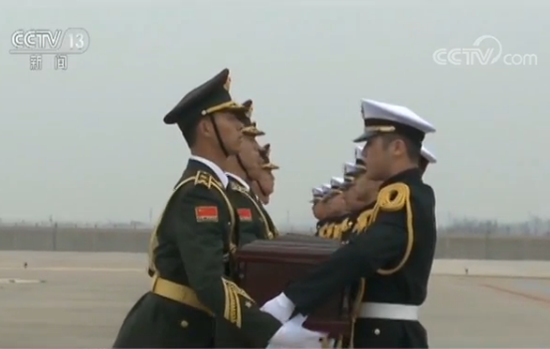 英烈们终于回家了!第五批在韩志愿军烈士遗骸回国 英烈们终于回家了!第五批在韩志愿军烈士遗骸回国