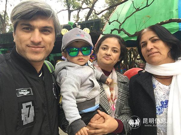 1 来自巴基斯坦的陆飞和家人。供图