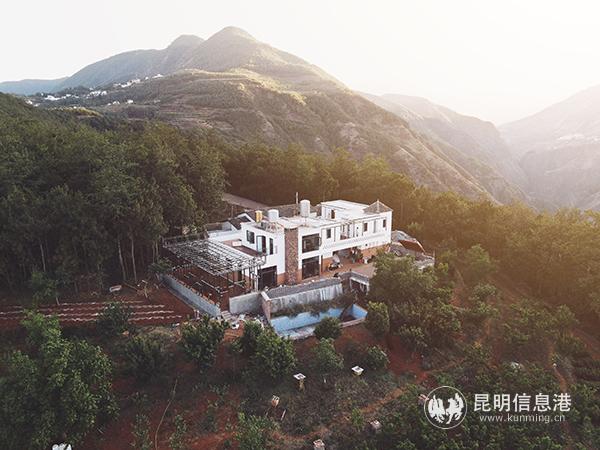04 Aerial photo shows Patrick's white house and various crops planted in Kabissa. [Photo Wang Junyan] 