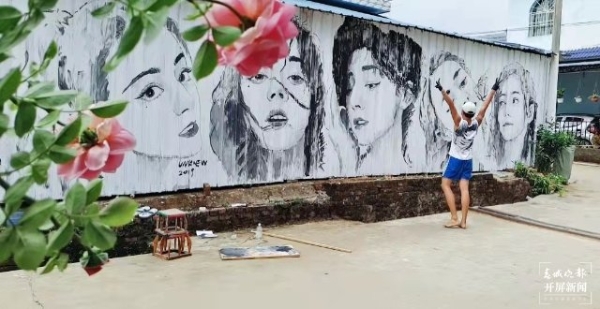 西双版纳曼勒“美术村”：一个被涂鸦艺术改变的村庄（景洪市融媒体中心 供图） (4)