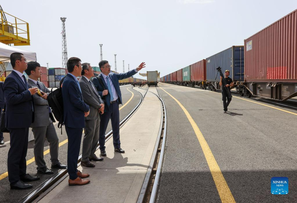 97a6e68b117b46aa93615dfc18205135