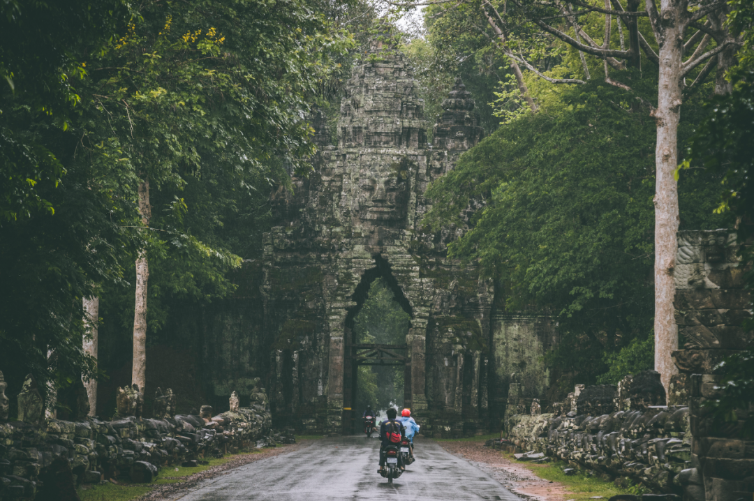 吴哥古迹一处古城门。毛鹏飞摄（新华社）