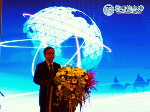 胡宝国发表主旨演讲。记者江枫 摄 胡宝国发表主旨演讲。记者江枫 摄