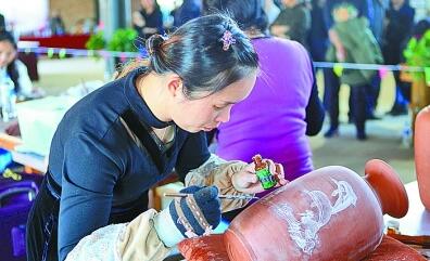 云南民族民间工艺品特色文化产业走笔 云南民族民间工艺品特色文化产业走笔