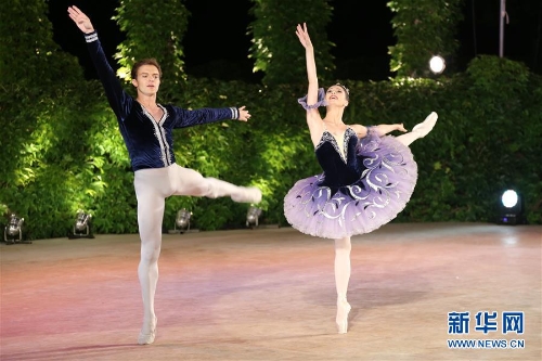 7月30日，在保加利亚瓦尔纳，美国选手在闭幕演出中表演。