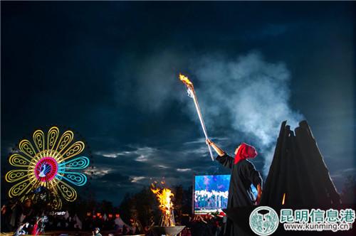 古滇火把节现场  彩龙网友张家翰摄