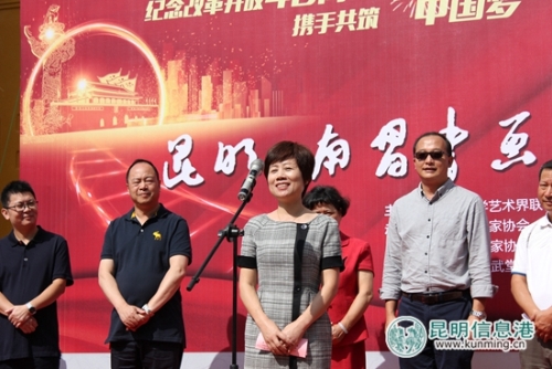 南昌市文联副主席贺思敏致辞。记者孙红亮摄