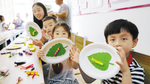 孩子们在社区做游戏 孩子们在社区做游戏