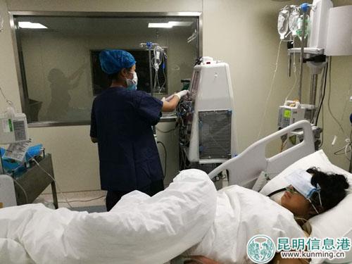 博亚血液净化医护团队为患者进行CRRT治疗