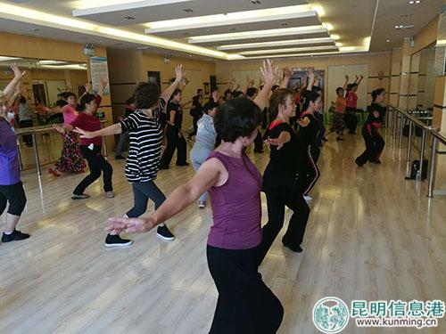 太平新城市民文化学校内的舞蹈课。 太平新城市民文化学校内的舞蹈课。
