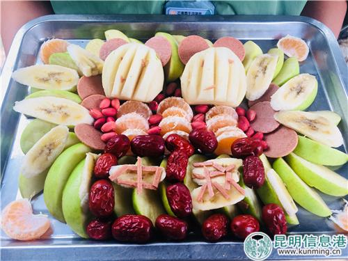 图3:山魈的五彩水果月饼。 图3:山魈的五彩水果月饼。