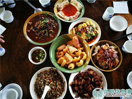 5.特色美食  松木有骨 摄