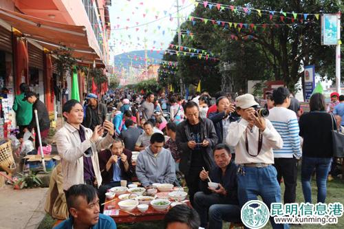 原生态的彝族大宴