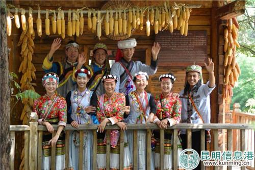假期可以到云南民族村体验民族风情