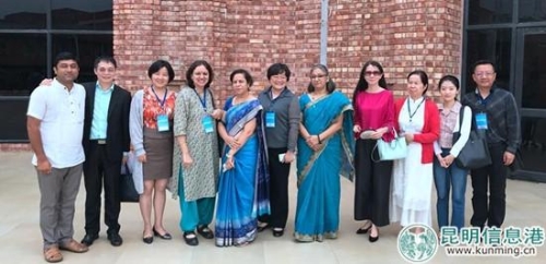 中方参会学者与印度学者合影